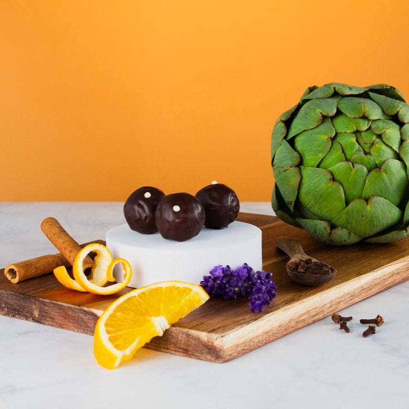 Bitterstern Trüffel auf einem Brett mit bitterstoffhaltigen Zutaten