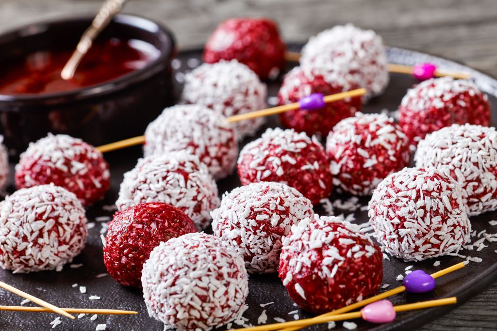 Energy Balls mit Kokos Himbeere Balls 